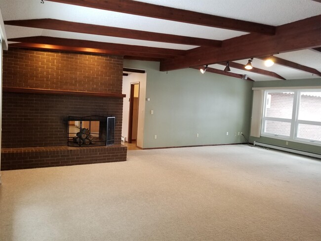 Building Photo - 6039 Gooch Hill Rd