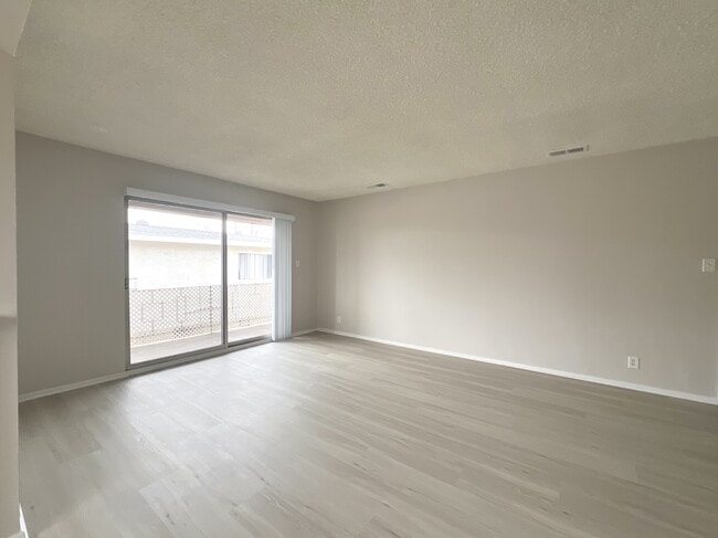 Building Photo - 8622 5th St