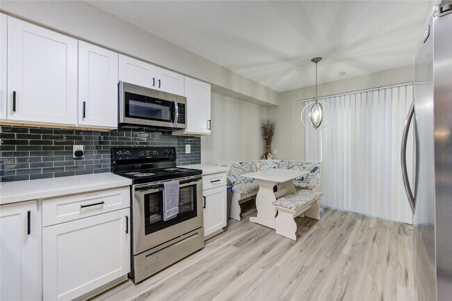 Building Photo - 7373 Antoine Dr