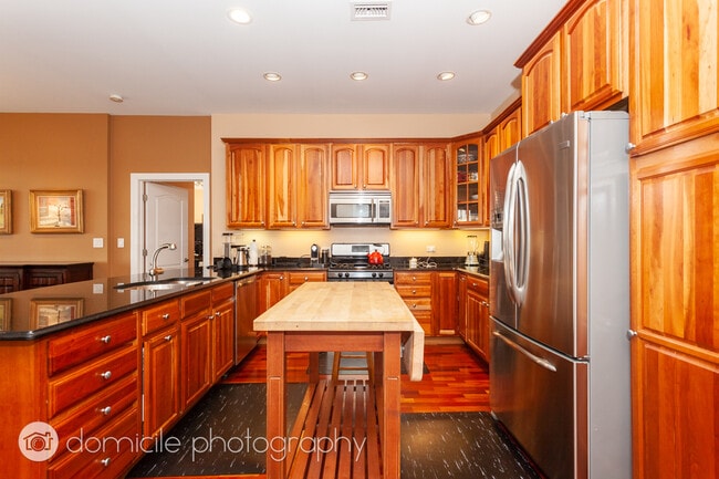 Building Photo - 4953 Oakton St