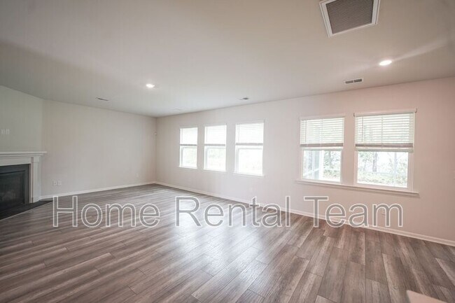 Building Photo - 225 Lillian St