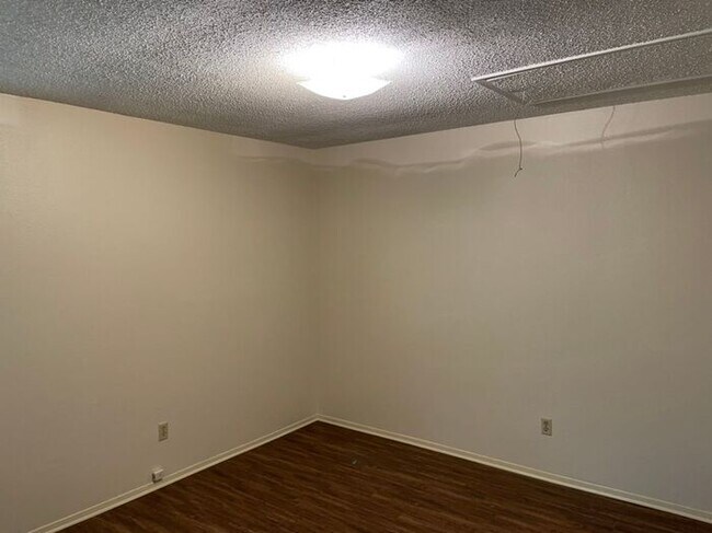 Building Photo - 2 Bedroom 1 Bath Duplex in West Tyler!