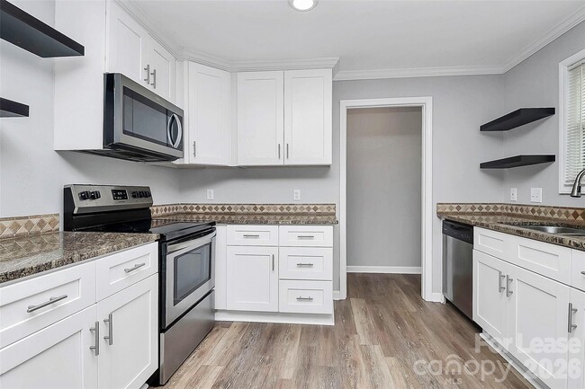 Building Photo - 1406 Pleasant Plains Rd