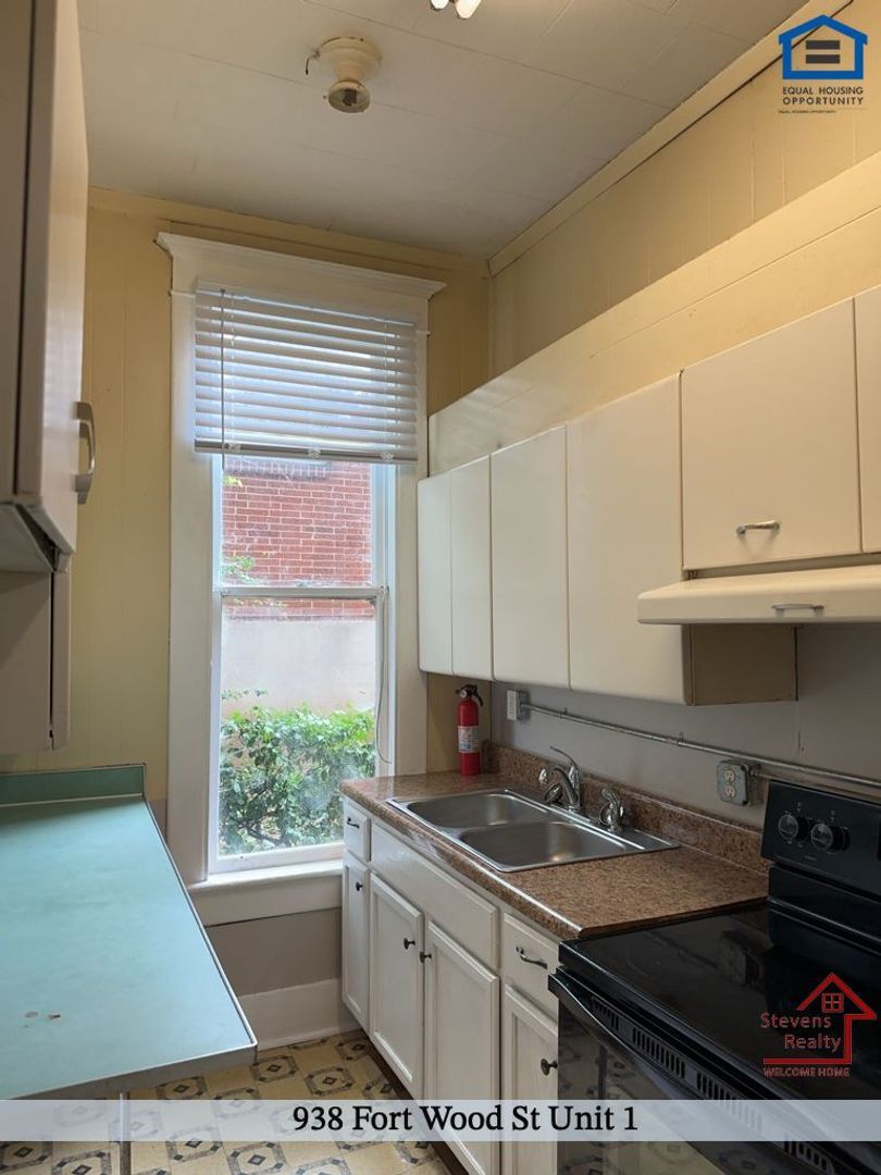 Building Photo - 938 Fortwood St