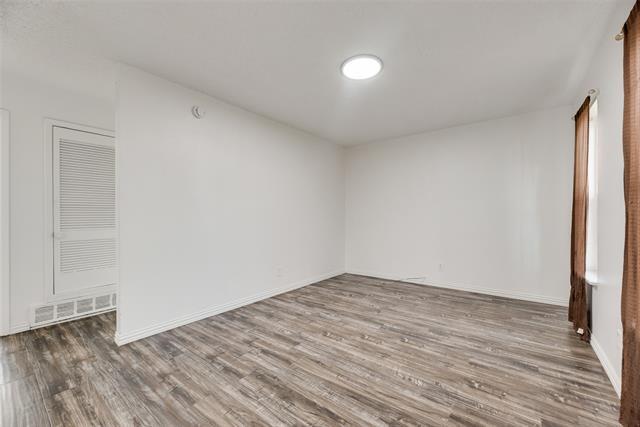 Building Photo - 506 N Elm St