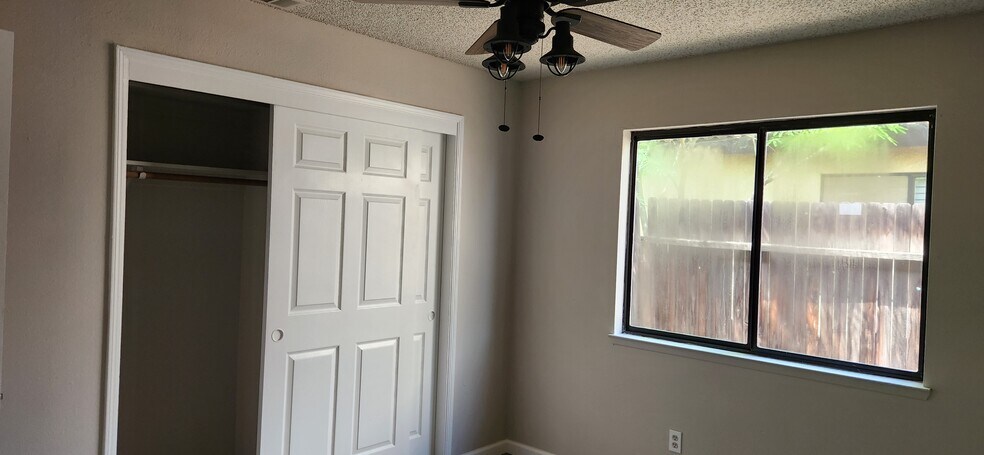 Building Photo - 4305 Mattnick Dr