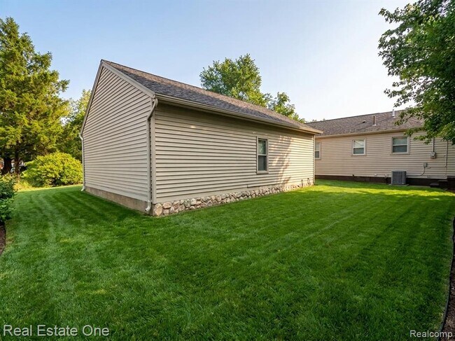 Building Photo - 2061 Inkster Rd