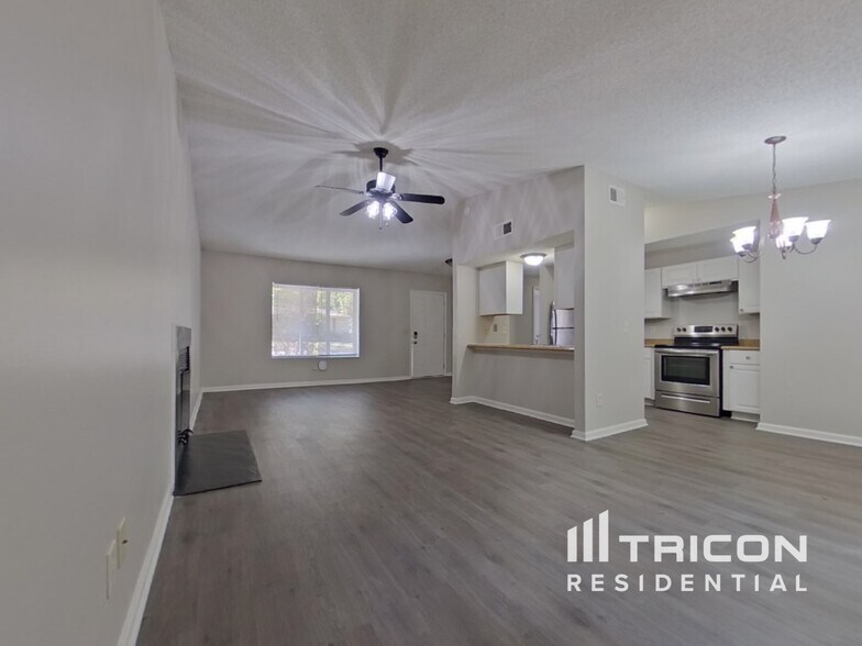 Building Photo - 201 Raintree Dr