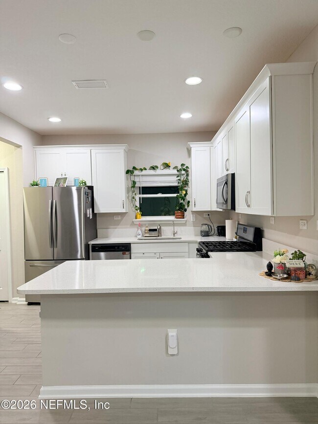 Building Photo - 70 Golden Fern Dr