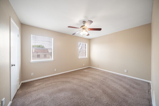 Building Photo - 6427 Wurzbach Rd