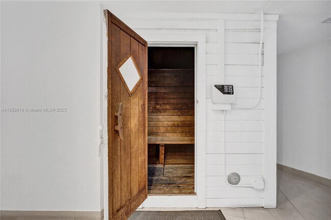 Building Photo - 5055 Collins Ave