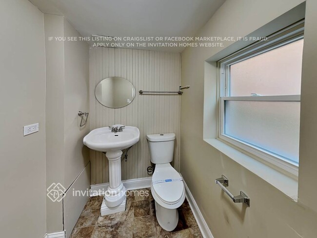 Building Photo - 2423 Wesley Ave