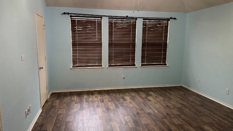 Building Photo - 1988 Helmoken Falls Dr