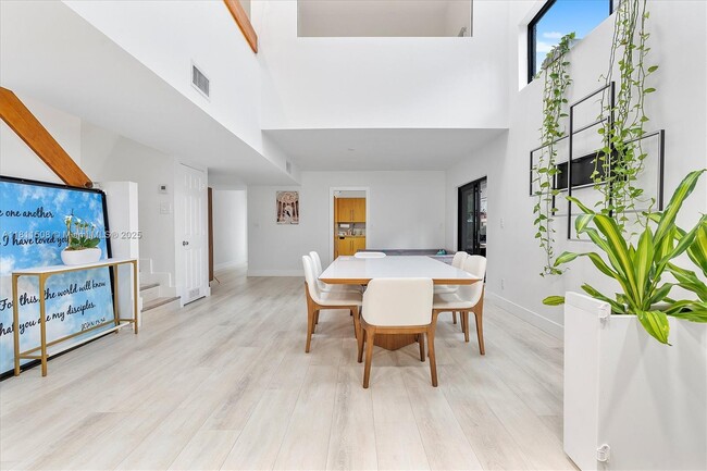 Building Photo - 300 Poinciana Island Dr