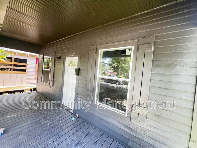 Building Photo - 627 Iberville St