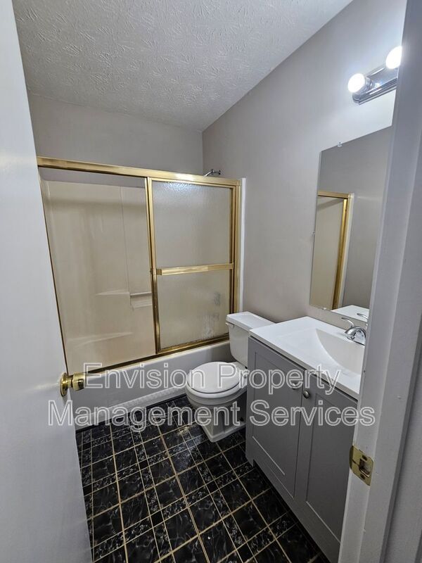 Building Photo - 2987 Medina Dr