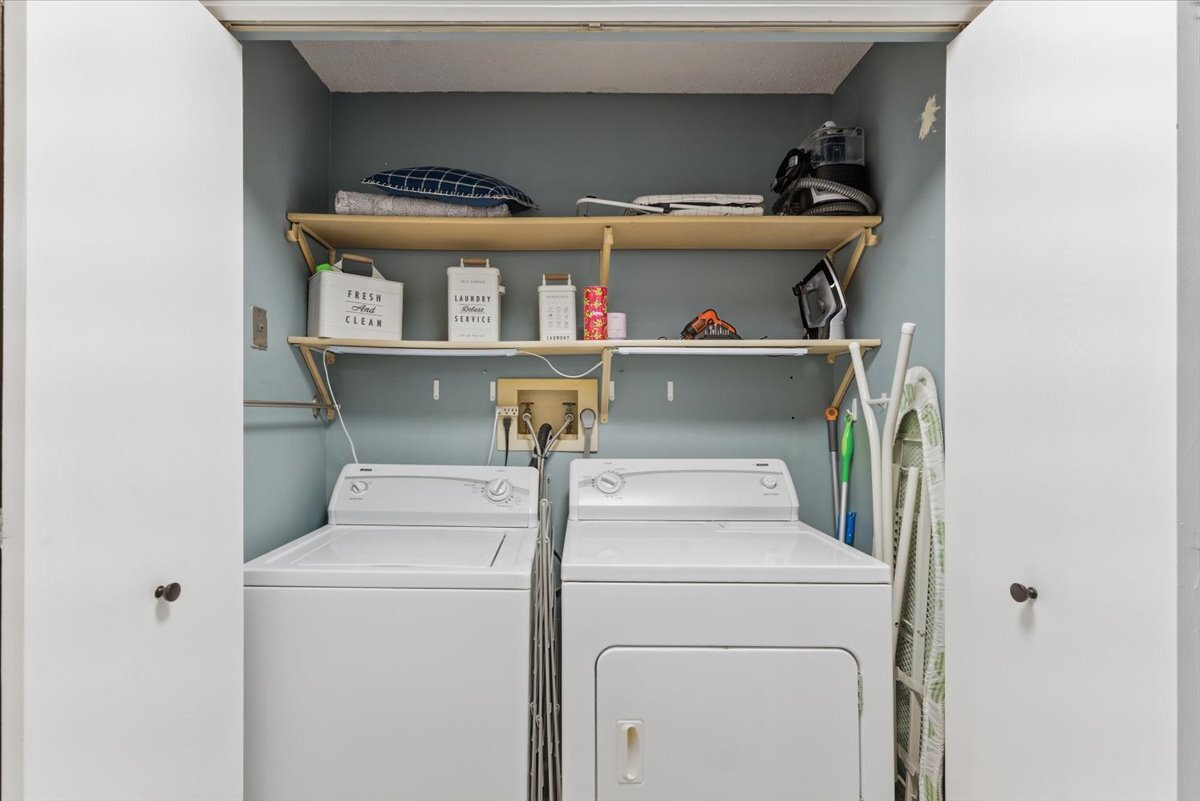 Building Photo - 10451 Greenbrier Rd