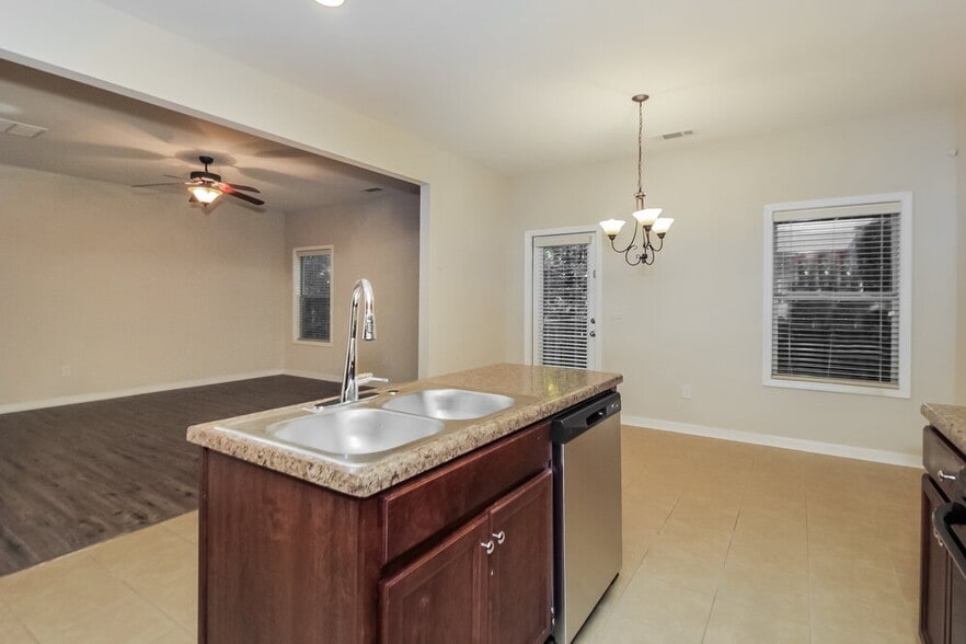 Building Photo - 505 Broughton Dr