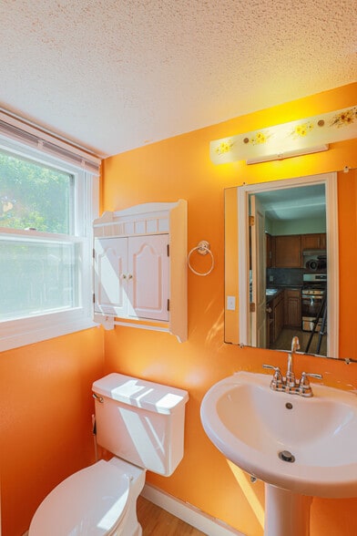 Building Photo - 156 Sluyter St SE