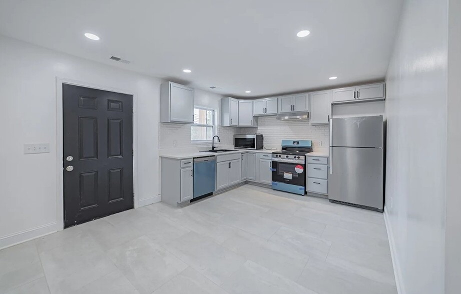 Building Photo - 830 Market St