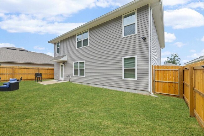 Building Photo - 5213 Peach Dr