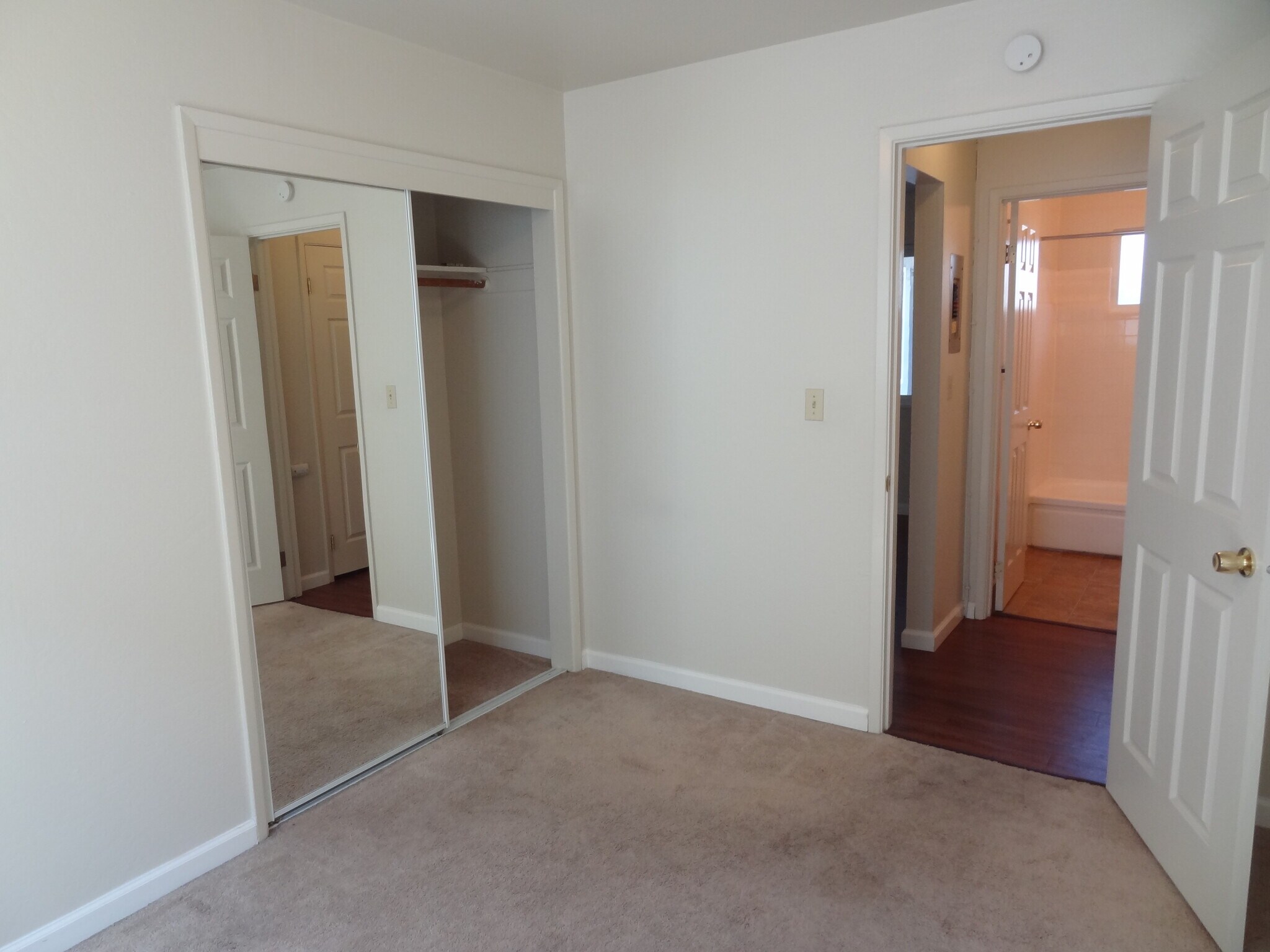 Building Photo - 2070 Latham St