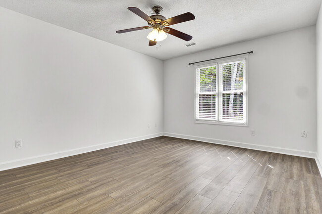 Building Photo - 2827 Springfield Dr