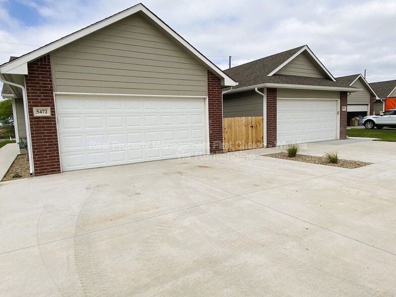 Building Photo - 5474 N Colburn Ct