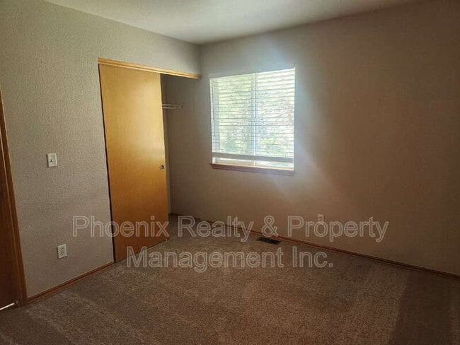 Building Photo - 1306 Lambert Cir