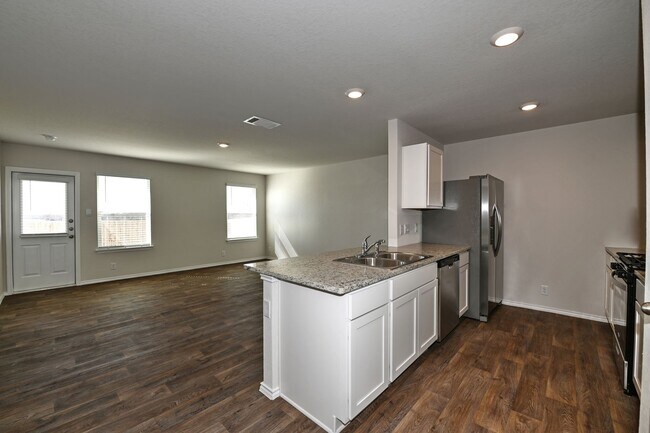 Building Photo - ONE STORY  |  3 BEDROOM  |  2 BATH  |  YAR...