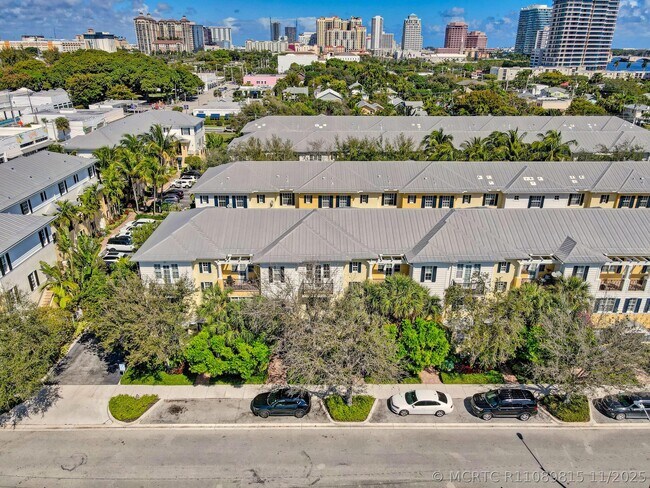Building Photo - 343 Flamingo Dr