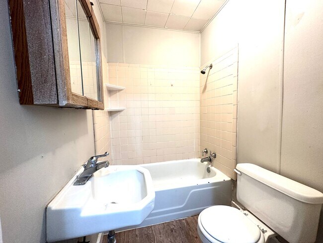 Building Photo - Pre-Leasing 2 bed 1 bath close to Texas Tech!