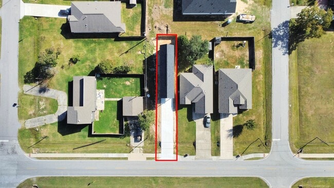 Building Photo - 1110 E Main St