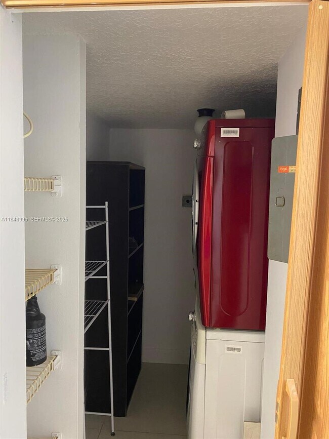 Building Photo - 8411 Forest Hills Dr