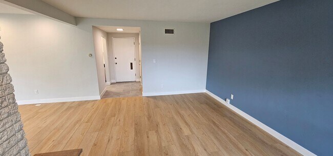 Building Photo - DEL CERRO / SAN DIEGO - Newly Remodeled Ch...