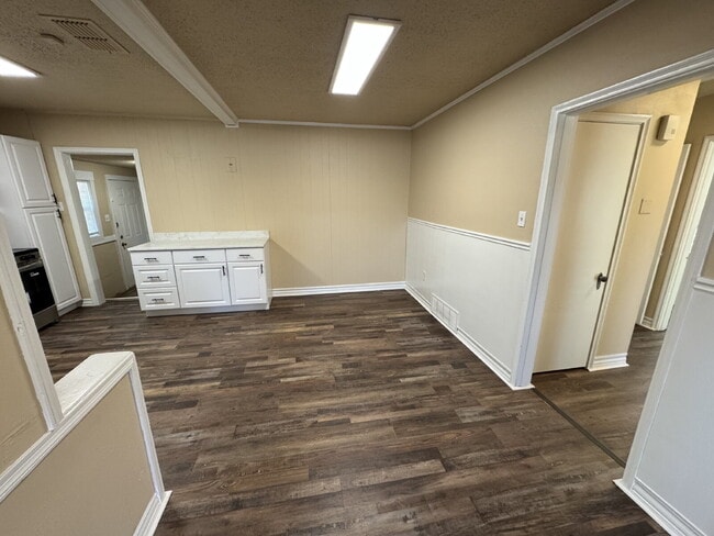 Building Photo - House Located Minutes Away From Texas Tech University!