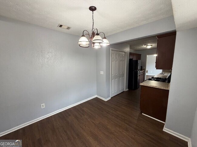 Building Photo - 804 Emerald Forest Cir SW