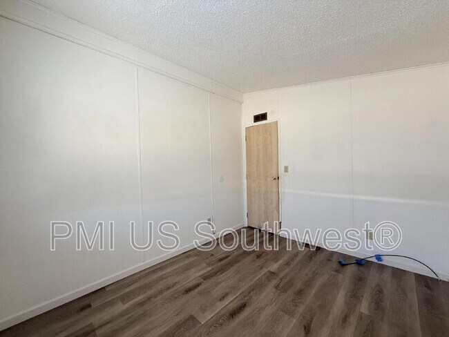 Building Photo - 4453 Calle del Media