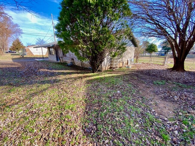 Building Photo - 1006 Tarby Rd