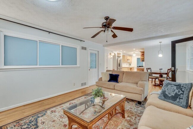 Building Photo - 2663 Rangewood Dr NE