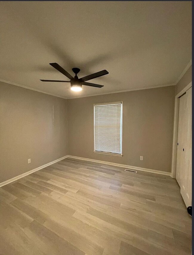 Building Photo - 3107 Redwood Dr