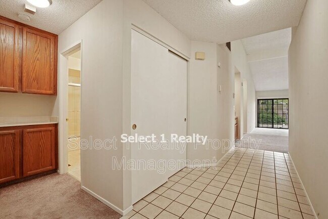 Building Photo - 546 La Corso Dr