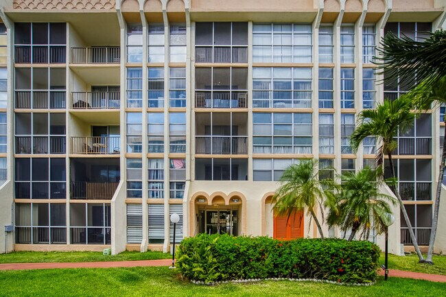 Building Photo - 2000 Atlantic Shores Blvd