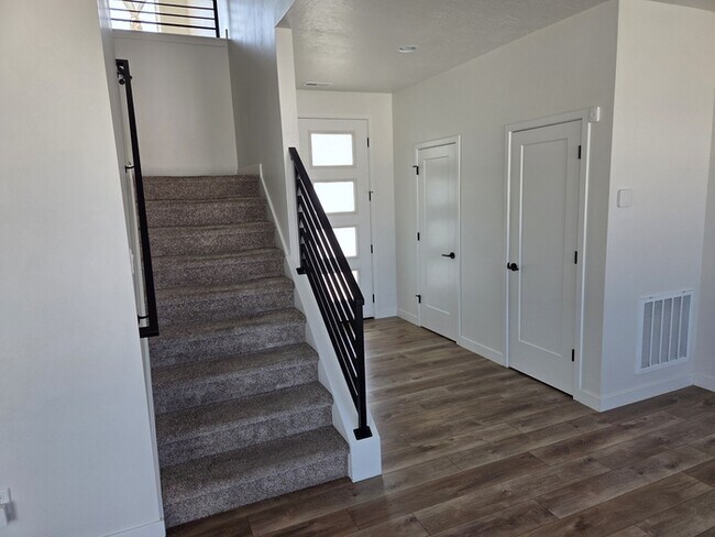 Building Photo - 2046 W Lydia Ln