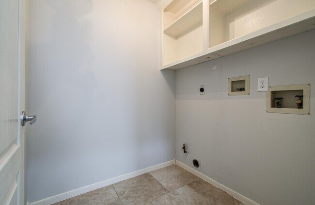 Building Photo - 1311 Hopkins Park Dr