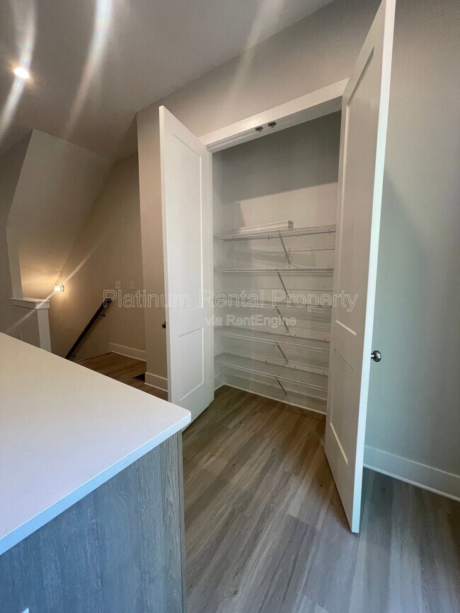 Building Photo - 146 Color Cir