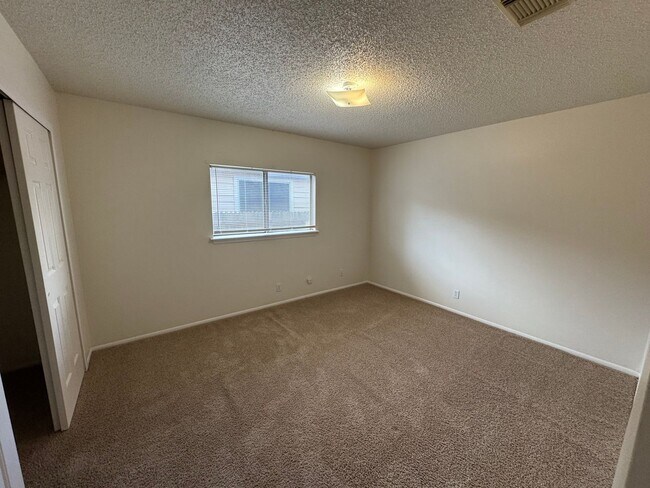 Building Photo - Spacious 3-Bedroom Home Near Randolph AFB ...