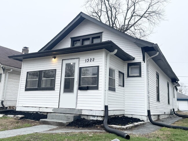 Building Photo - 3 Bedroom with 1.5 car garage/workshop combo (has electricity)