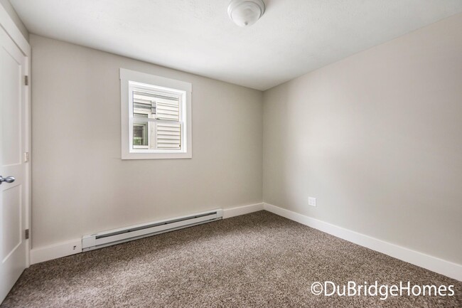 Middle Bedroom - 950 Tamarack Ave NW