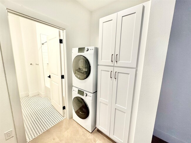 Building Photo - 2102 Mechanic St